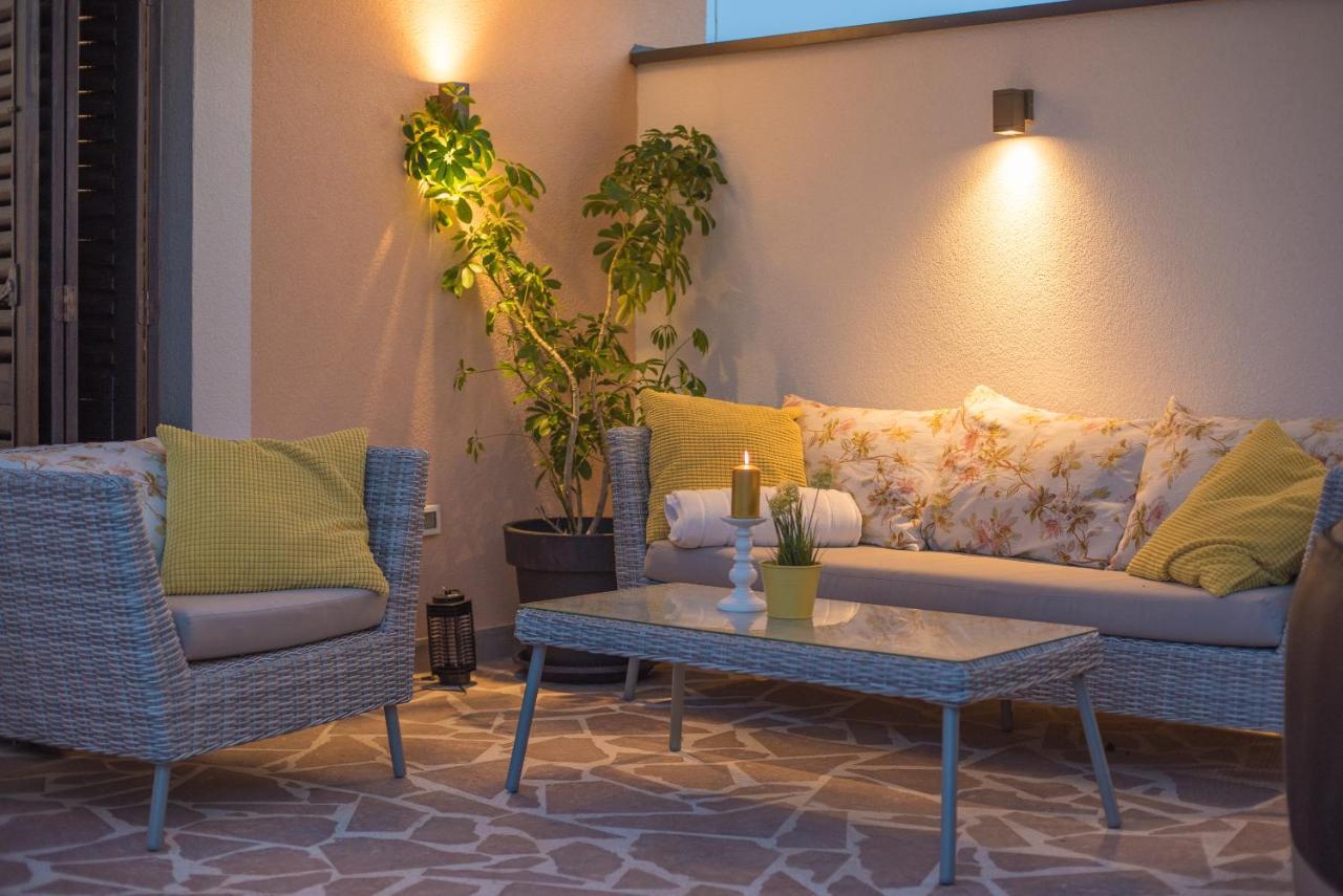 Apartmani Julija Vodice Exterior photo