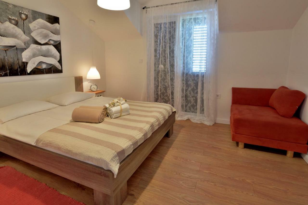 Apartmani Julija Vodice Exterior photo